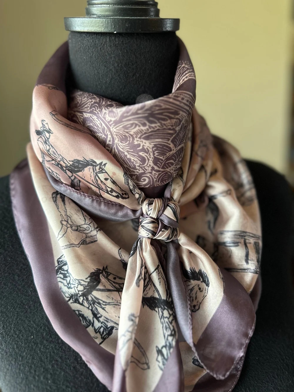 (image for) Old West High Back Saddle Wild Rag